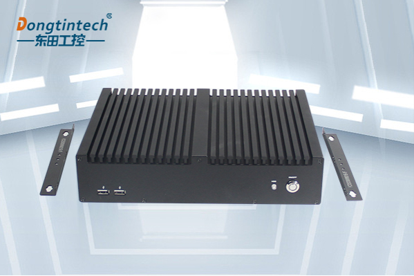 東田嵌入式工控機.png